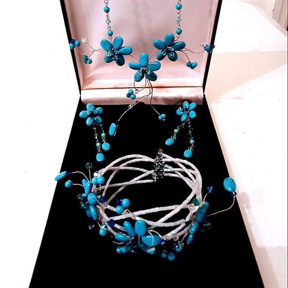 🎁 FREE GIFT INCLUDED 🎁 NEW 3D Turquoise Floral Set 4 Pieces Beaded Flexible - Picture 4 of 14